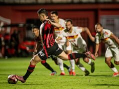 Vitória goleia a Juazeirense no Barradão na estreia do time principal