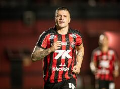 Renato Kayzer celebra gols contra a Juazeirense e projeta clássico Ba-Vi