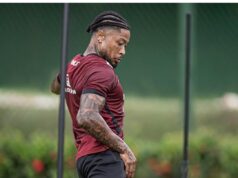 Marinho participa de treino com elenco do Vitória Marinho