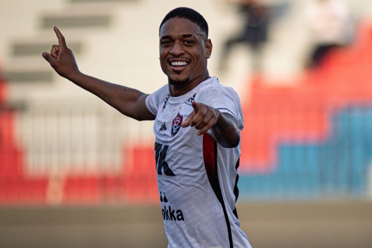 Vitória empresta atacante com opção de compra; veja o valor