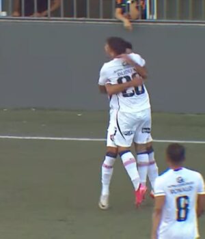 Luis Miguel e Dudu Miraíma mudam o jogo e Vitória vence o Barcelona de Ilhéus