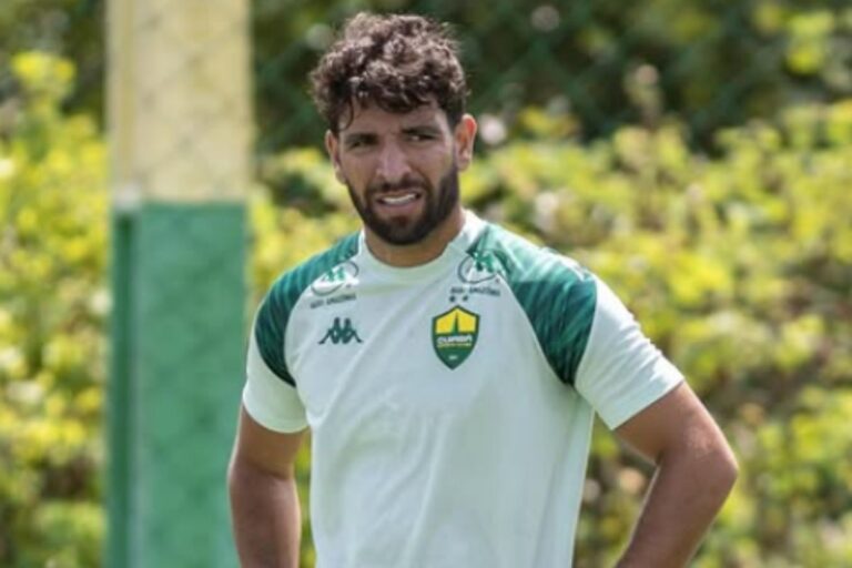 Já foi! Cuiabá anuncia contratação do volante Pepê, ex-Vitória