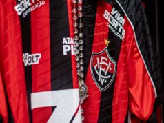 Vitória oficializa contratação de novo treinador