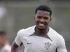 Vitória encaminha contratação do zagueiro Cacá