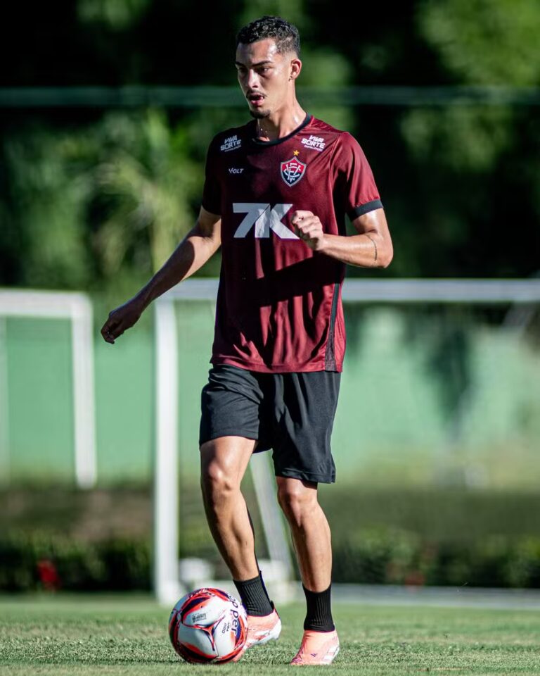 Vitória negocia zagueiro Diogo para futebol húngaro