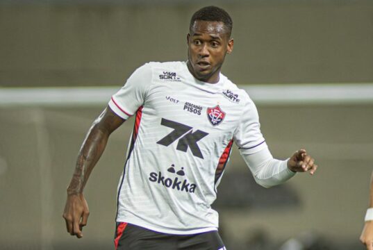 Médico do Vitória detalha lesão de Dudu e dá prazo para retorno aos gramados Dudu