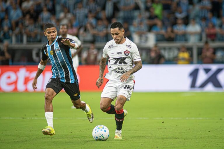 Vitória vacila e perde para o Grêmio fora de casa