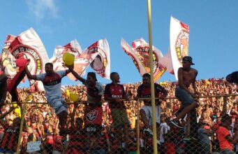 O problema do Ba-Vi nunca foi a arquibancada. Sempre foi a rua