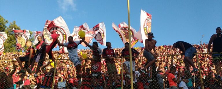 O problema do Ba-Vi nunca foi a arquibancada. Sempre foi a rua