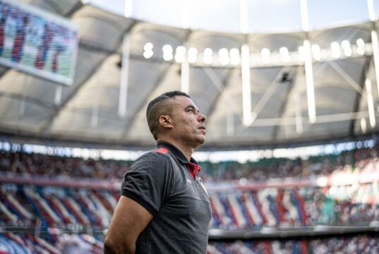 “Temos que dar mérito para o adversário”, diz Jair após derrota no Ba-Vi Jair Ventura