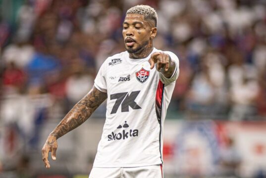 Vitória perde Marinho por até 15 partidas