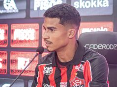 Vitória apresenta Renê e atacante usará a camisa 91