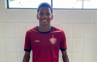 Vitória acerta chegada de reforço para o ataque Wesley Cardoso