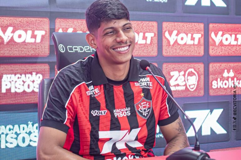 Zé Vitor fala sobre expectativa de estreia pelo Vitória: “Espero estar à altura”