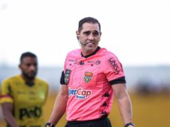 Árbitro envolvido em polêmica apita Vitória x Atlético-MG