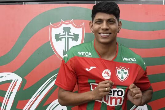 Vitória avança por volante Zé Vitor, destaque da Portuguesa