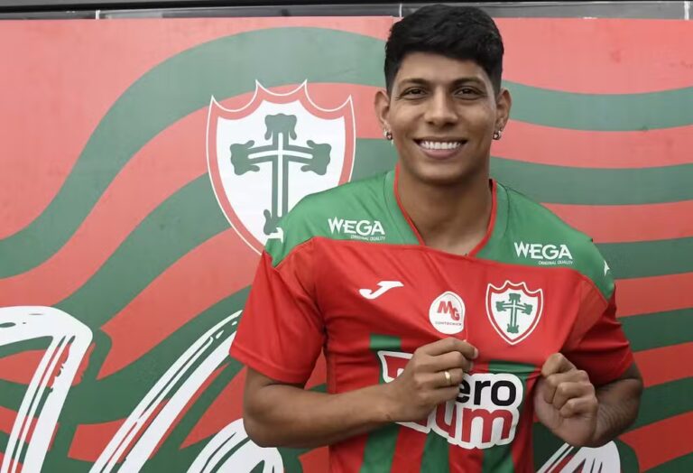 Vitória avança por volante Zé Vitor, destaque da Portuguesa