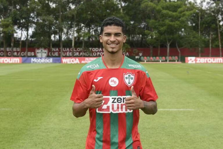 Vitória avalia Renê, e Portuguesa define preço do atacante