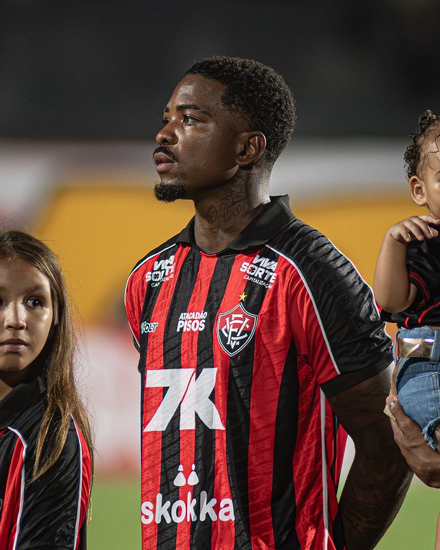 Vitória avalia uso de Cacá contra o Corinthians no Barradão