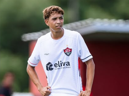 Vitória negocia compra de jovem do Atlético-GO por R$ 2,5 milhões