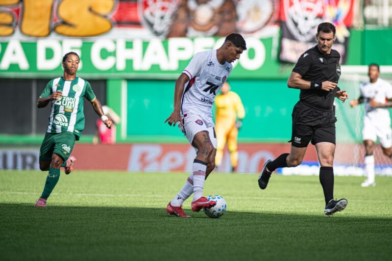 Vitória busca o empate contra a Chapecoense nos acréscimos
