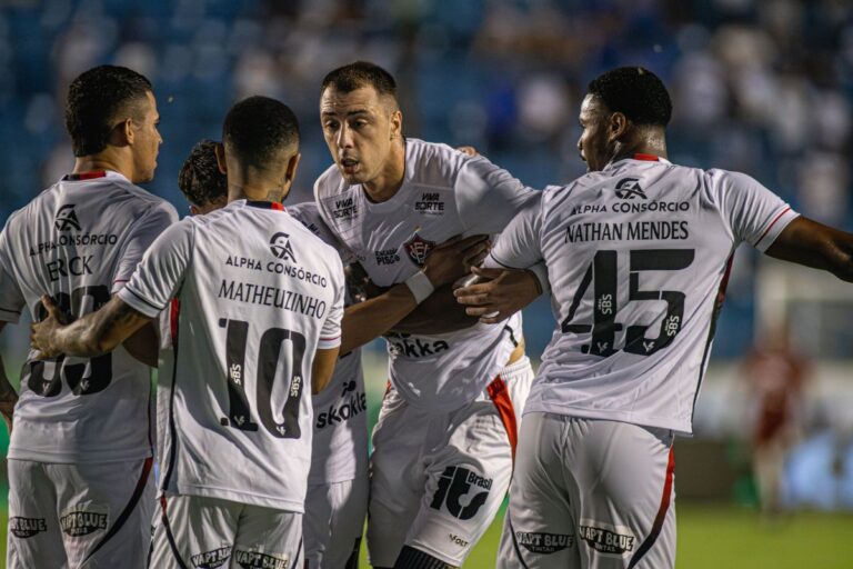 Renzo marca, Vitória empata e classifica em 1º na Copa do Nordeste