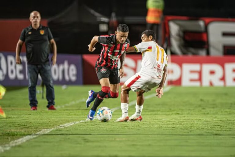 Erick, atacante do Vitória