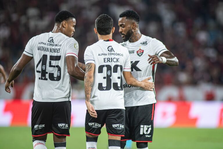 Com Erick e Ramon, Vitória relaciona 23 para enfrentar o Athletico-PR