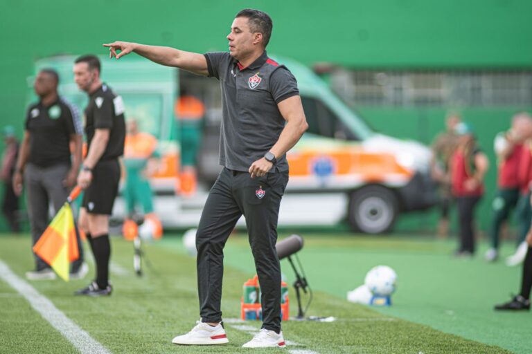 Jair defende Edenilson e nega improvisação: “Está pronto”