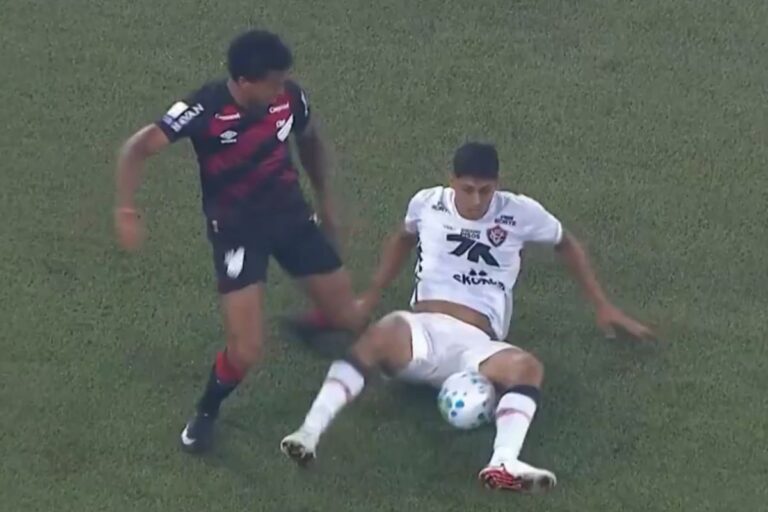 Vitória publica nota sobre erros de arbitragem no jogo contra o Athletico-PR