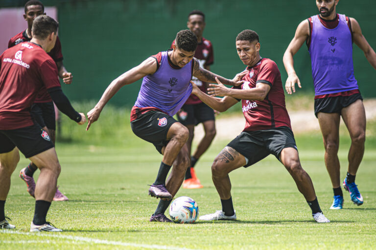 Vitória encerra preparação com desfalque e reforços contra o Confiança