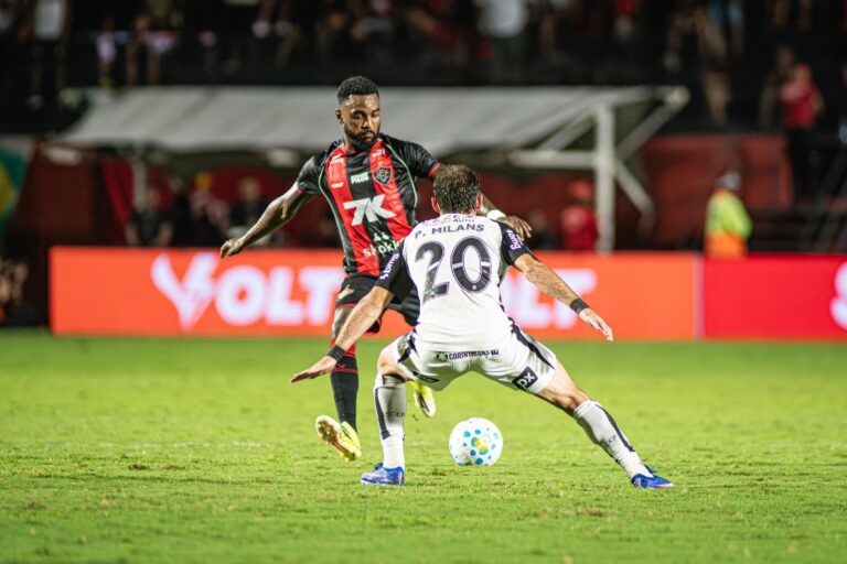Vitória empata sem gols com o Corinthians no Barradão