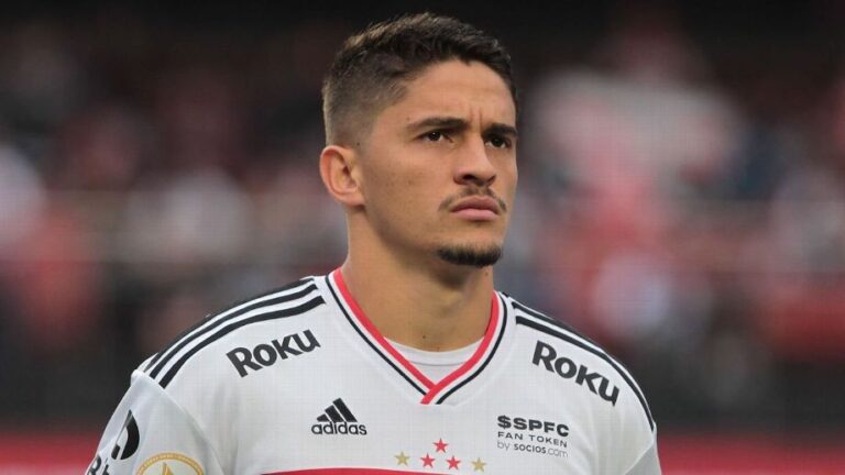 São Paulo chega desfalcado para duelo contra o Vitória