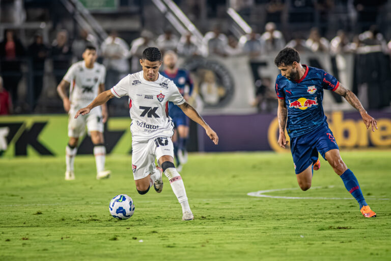 Vitória tenta encerrar jejum de 30 anos contra o Bragantino fora