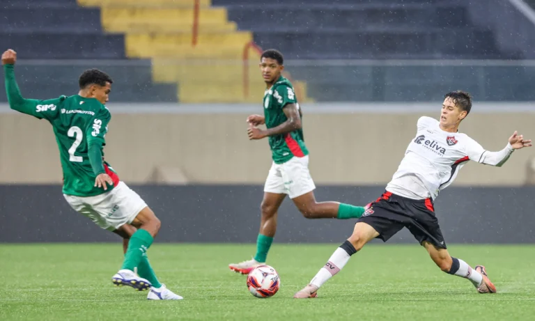Vitória vira sobre o Palmeiras, mas sofre empate no fim pelo Brasileiro Sub-20