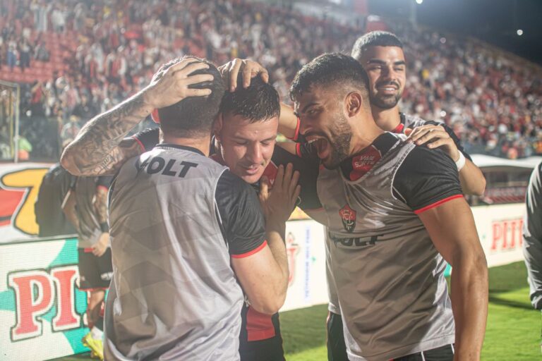 Renato Kayzer decide, Vitória vence o Ceará e avança na Copa do Nordeste