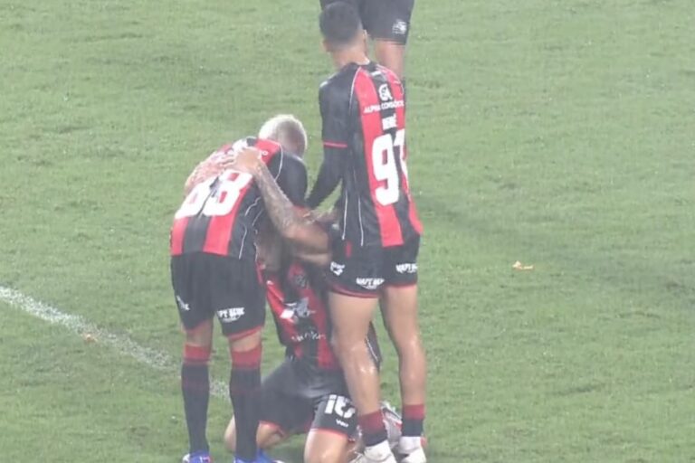 Fabri quebra jejum de mais 1 ano sem gols pelo Vitória