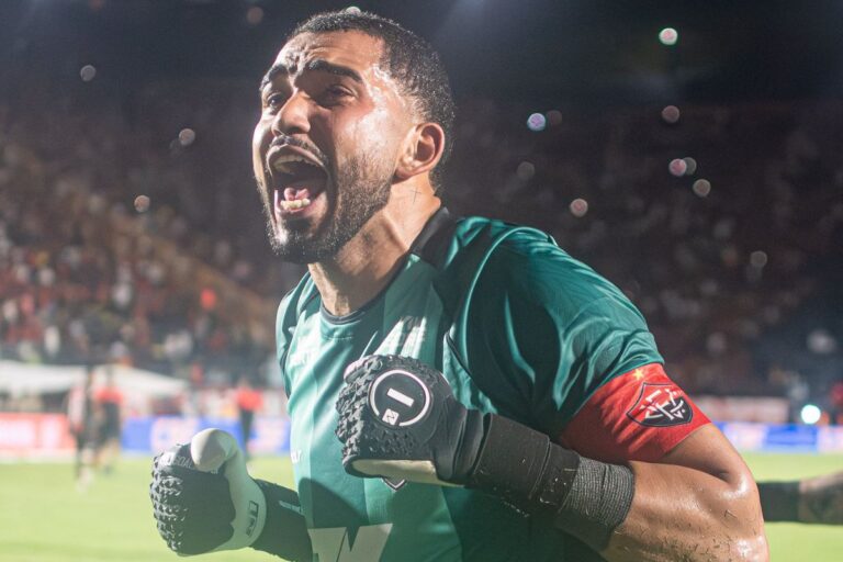 Lucas Arcanjo chega a 250 jogos pelo Vitória