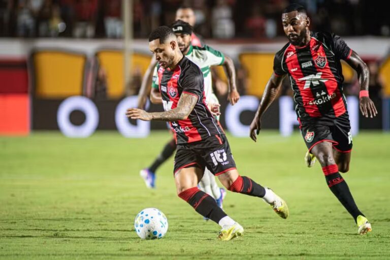 Matheuzinho leva o terceiro amarelo e não enfrenta o Fluminense