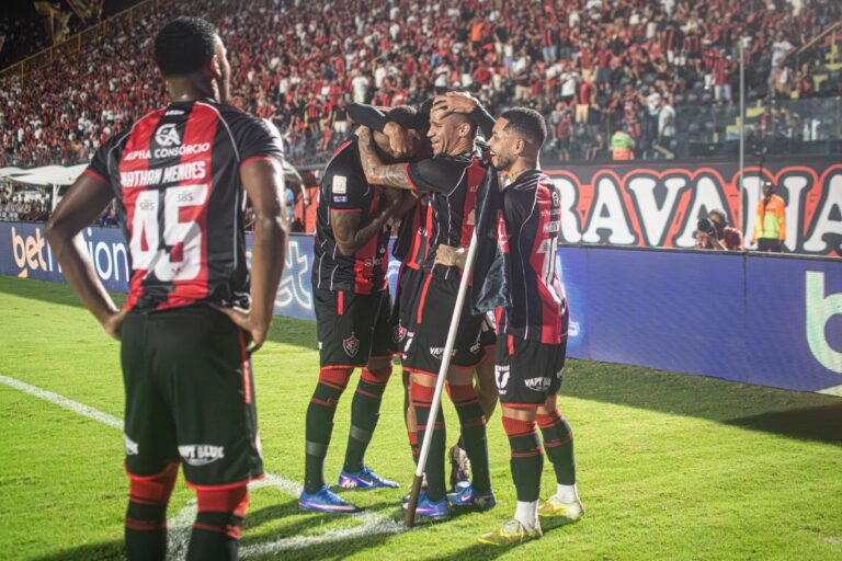 FICHA DO JOGO: Vitória 4×1 Coritiba