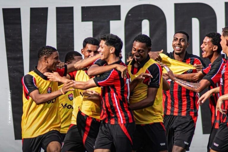 Vitória marca no fim e vence o Grêmio no Brasileirão sub-20