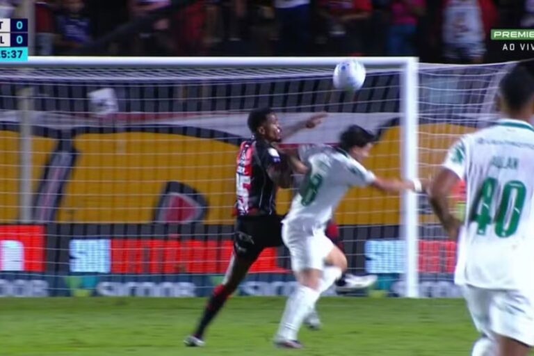Comentarista de arbitragem diz que jogador do Palmeiras deveria ter sido expulso contra o Vitória