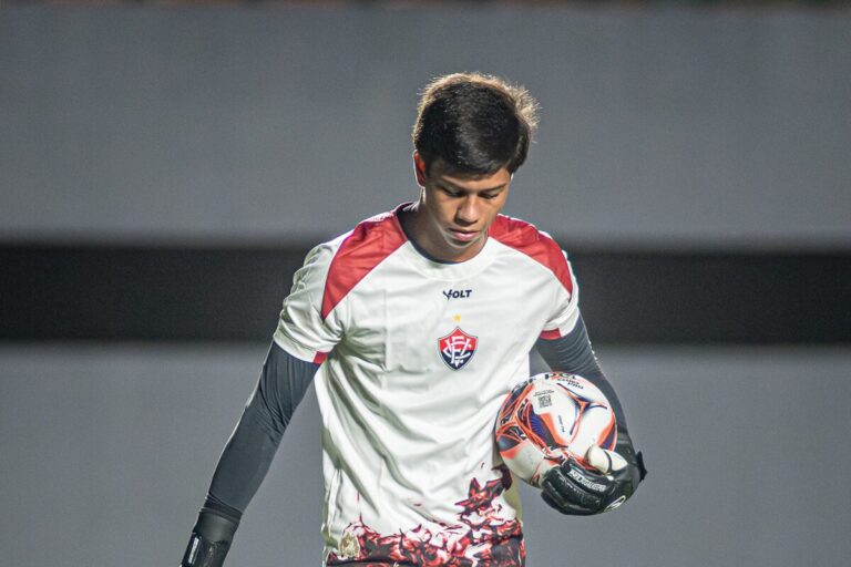 Goleiro revelado pelo Vitória atuará no futebol universitário dos EUA