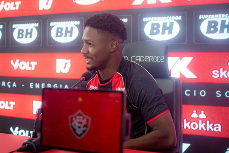 Lateral do Vitória sofre lesão no joelho e preocupa para sequência da temporada