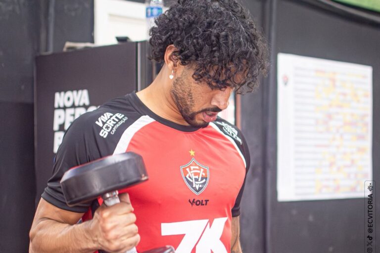 Vitória faz trabalho de força na academia e mira jogo contra o Botafogo