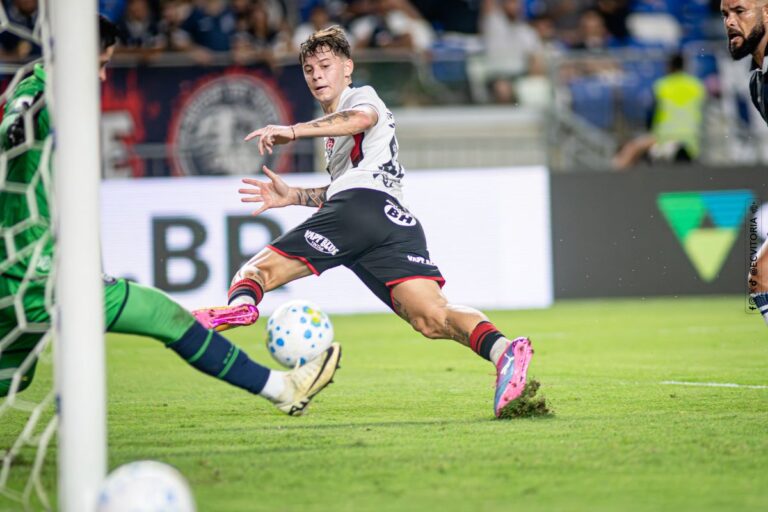 Vitória joga mal e perde para o Remo fora de casa