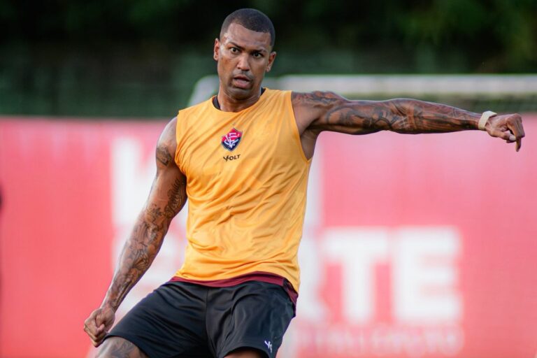 Com Caíque de volta aos treinos, Vitória intensifica preparação para enfrentar o Vasco