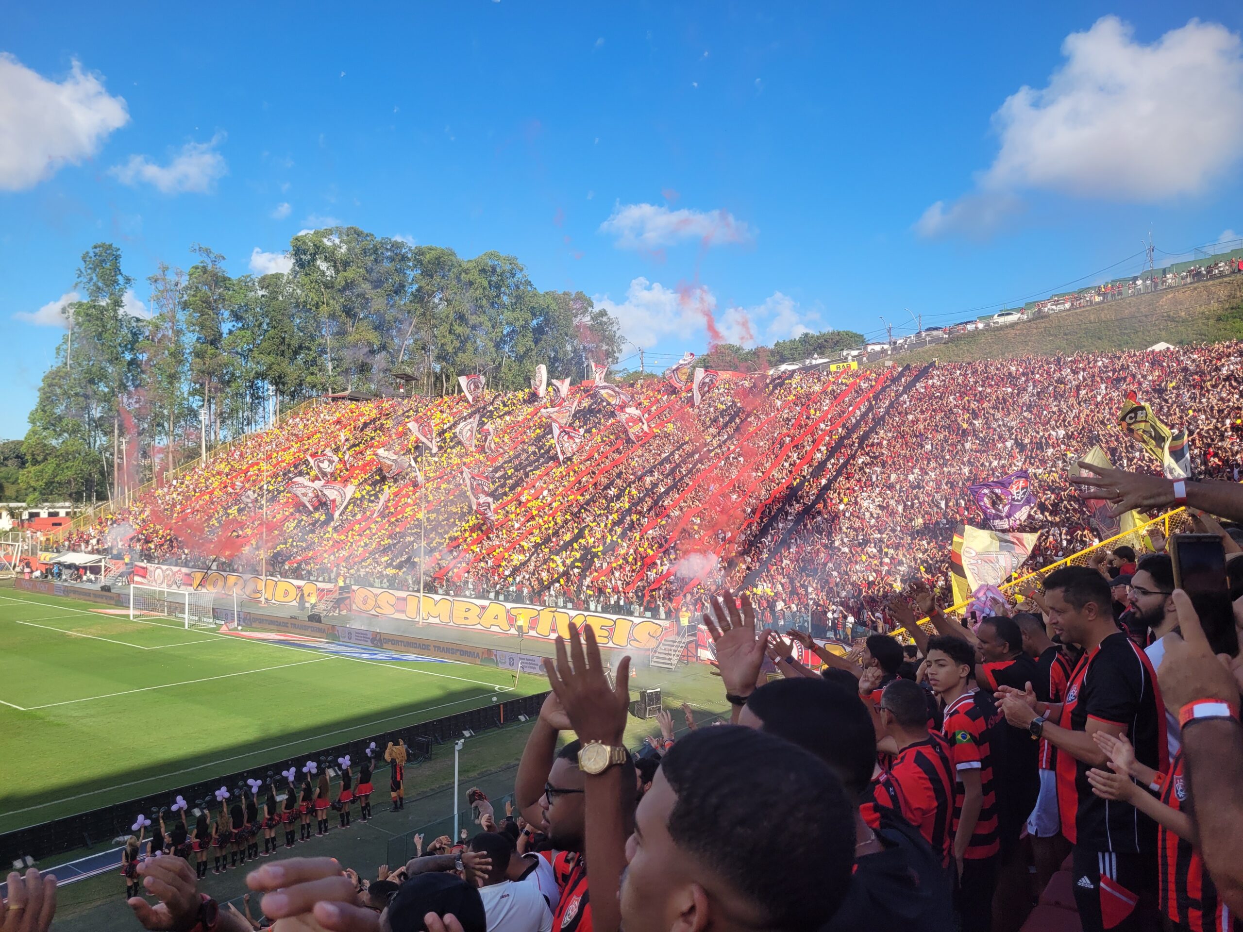 Torcida do Vitória nas arquibancadas do Barradão