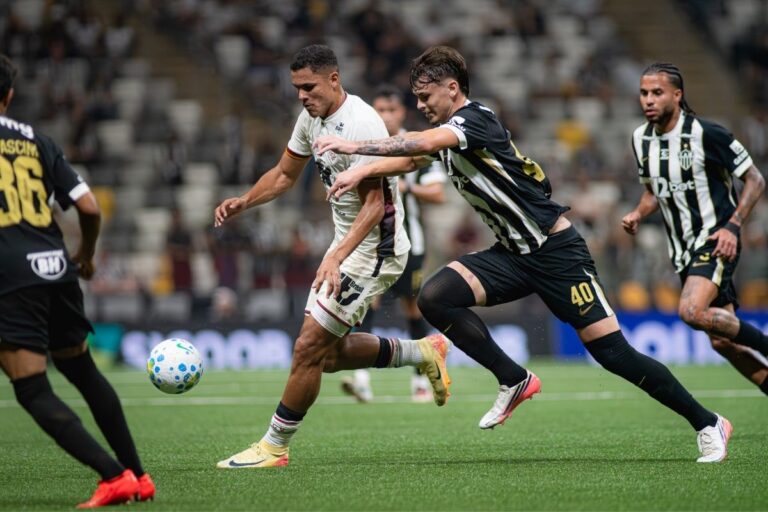 Treinador do Vitória comenta estreia de Alex Bruno: “Fez o que a gente imaginava”