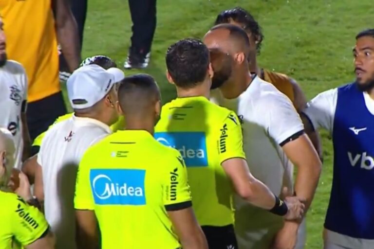 Jogo do Vitória tem a primeira expulsão pelo protocolo Vini Jr do Brasileirão 2026